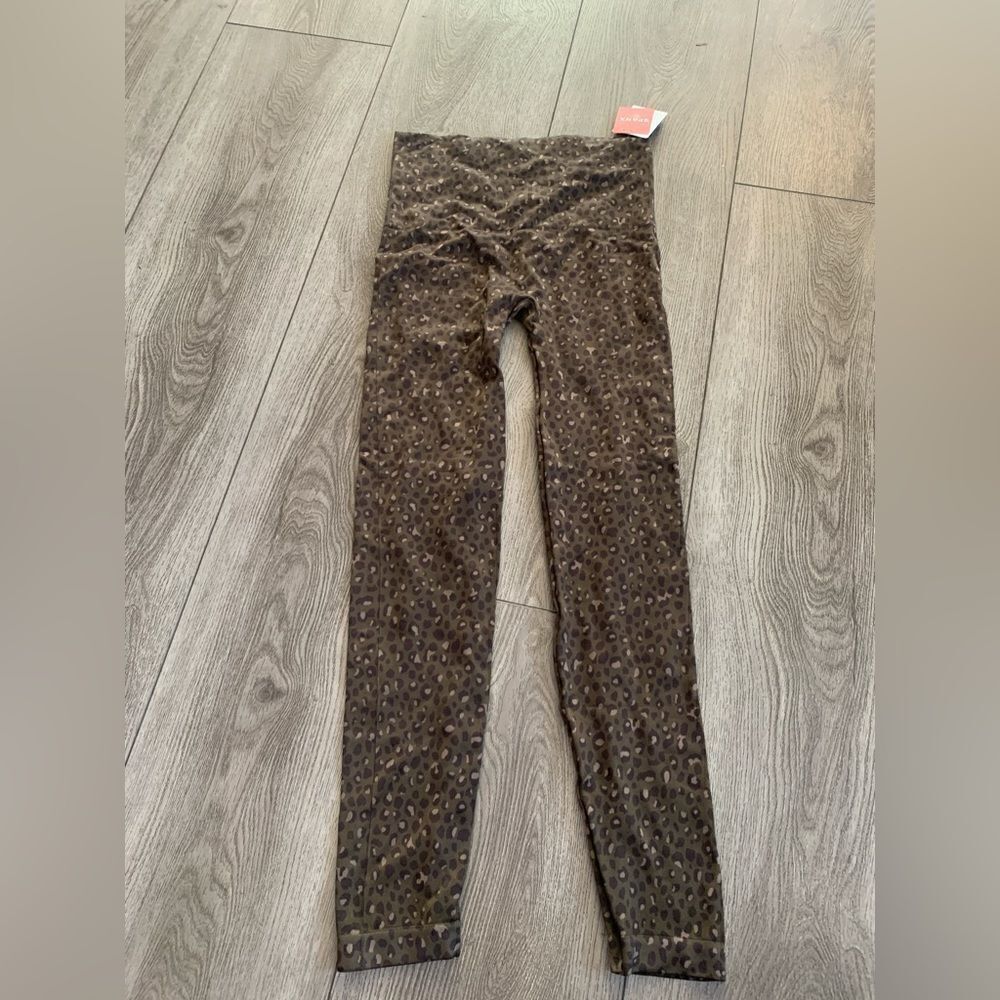 Spanx size L olive leopard look at me now leggings